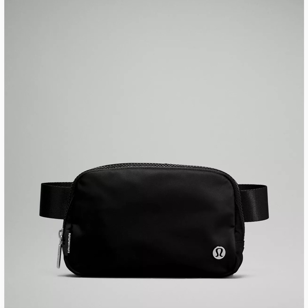 Black lululemon belt bag